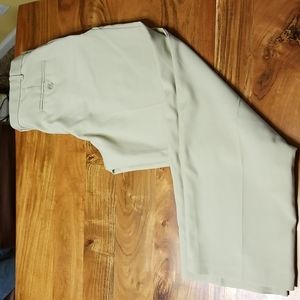 Dockers mens khaki tan pants W34,L29 Flat front, Relax…